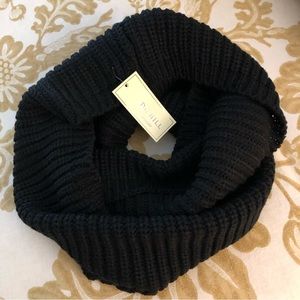 NWT DG HILL Loop Scarf